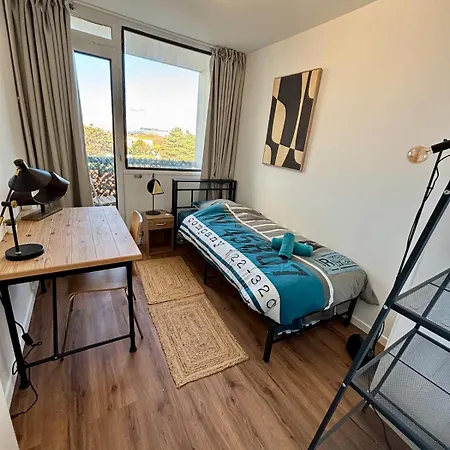 2 Bedrooms, Tram, Secure شقة بْرو