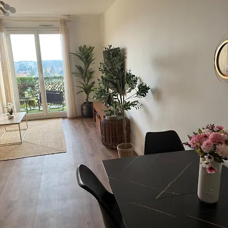شقة 2 Bedrooms, Tram, Secure بْرو