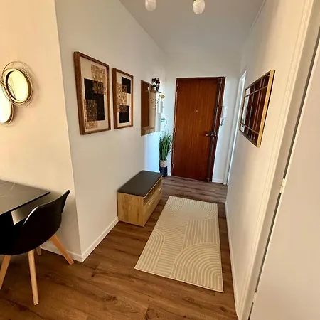 شقة 2 Bedrooms, Tram, Secure بْرو