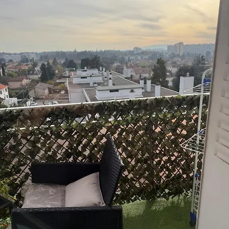 2 Bedrooms, Tram, Secure شقة بْرو