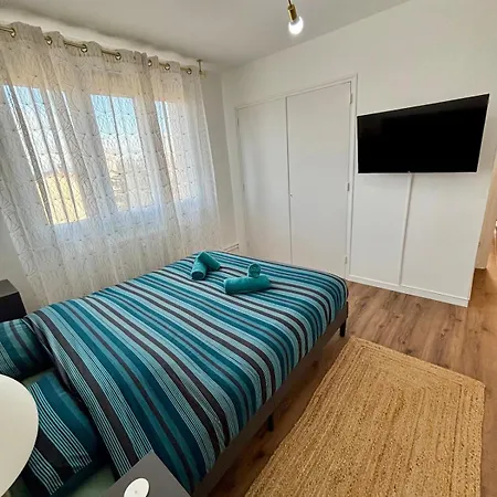 2 Bedrooms, Tram, Secure شقة *