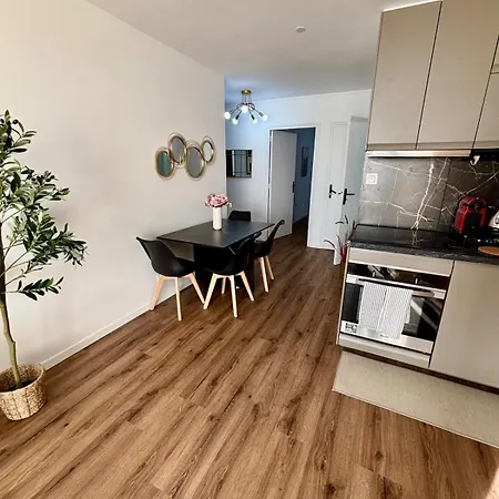 Daire 2 Bedrooms, Tram, Secure *