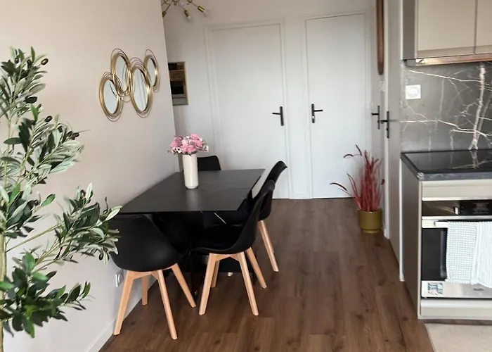 2 Bedrooms, Tram, Secure