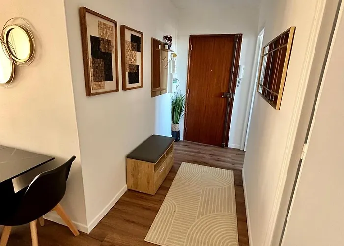 아파트 2 Bedrooms, Tram, Secure 브론