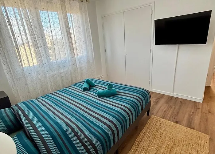 2 Bedrooms, Tram, Secure 아파트 *